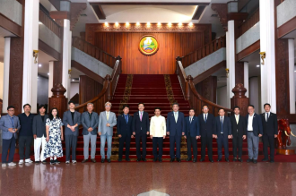  Lao Prime Minister Meets Republic of Korea Delegation to Boost Business Cooperation